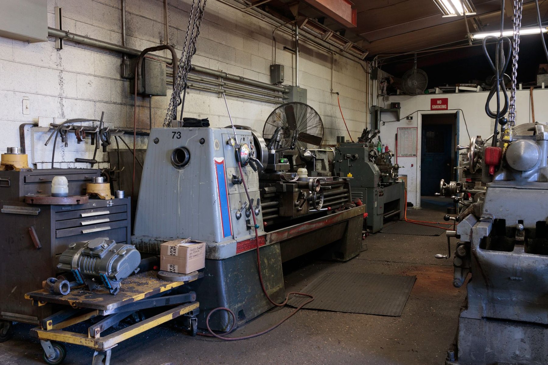 Tours et fraiseuses dans l'atelier Usinage Egan