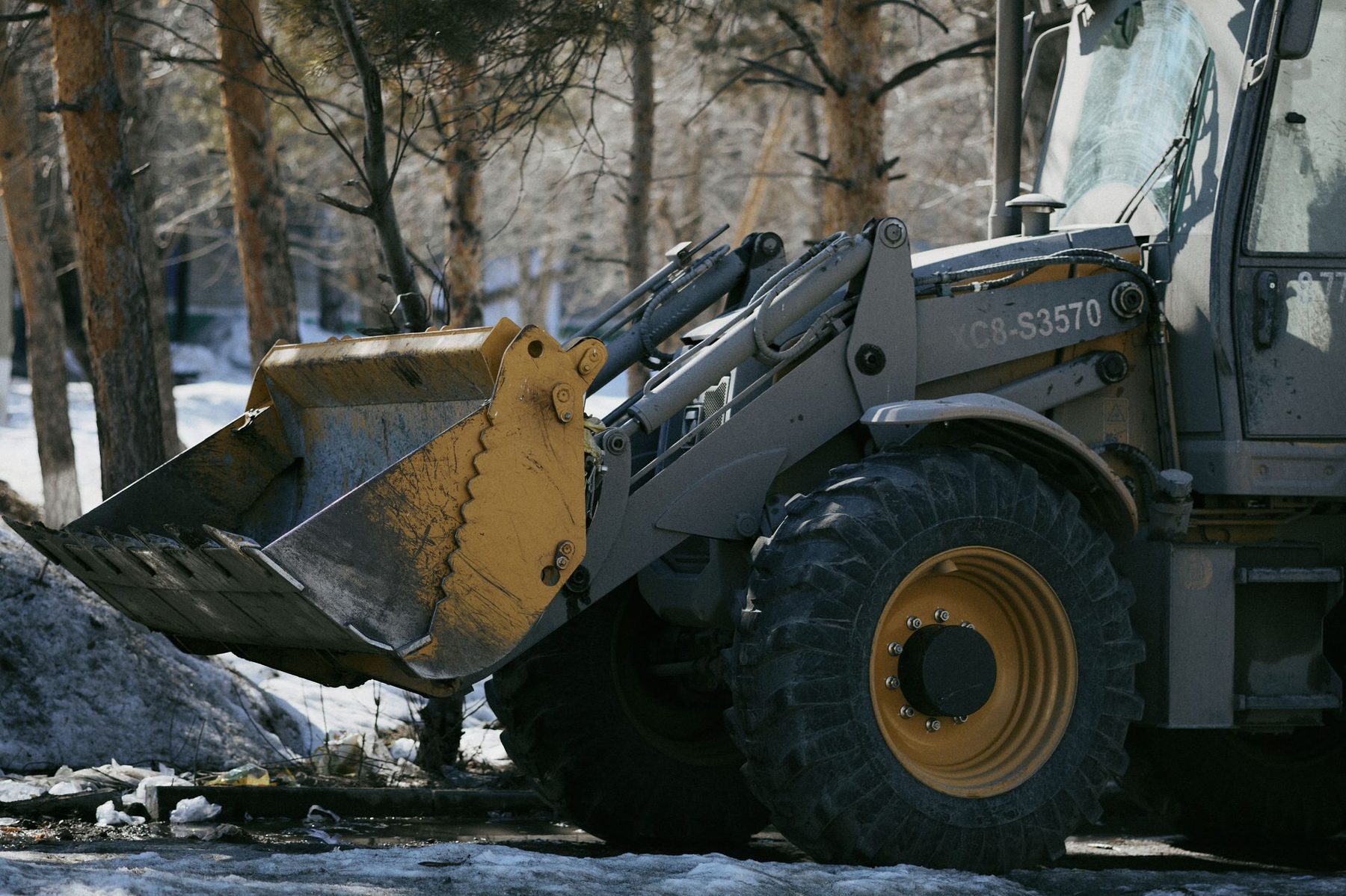 Machinerie forestière en opération l'hiver dans la Vallée-de-la-Gatineau